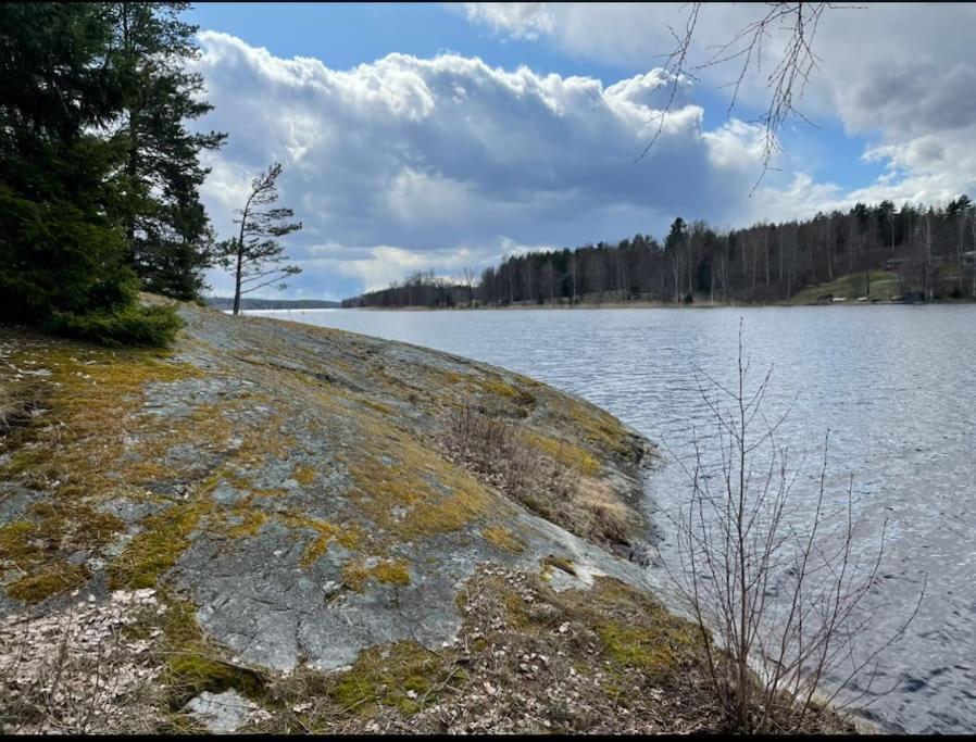 Nyrenoverat Strandnaera Med Fantastisk Utsikt Rimbo Екстер'єр фото